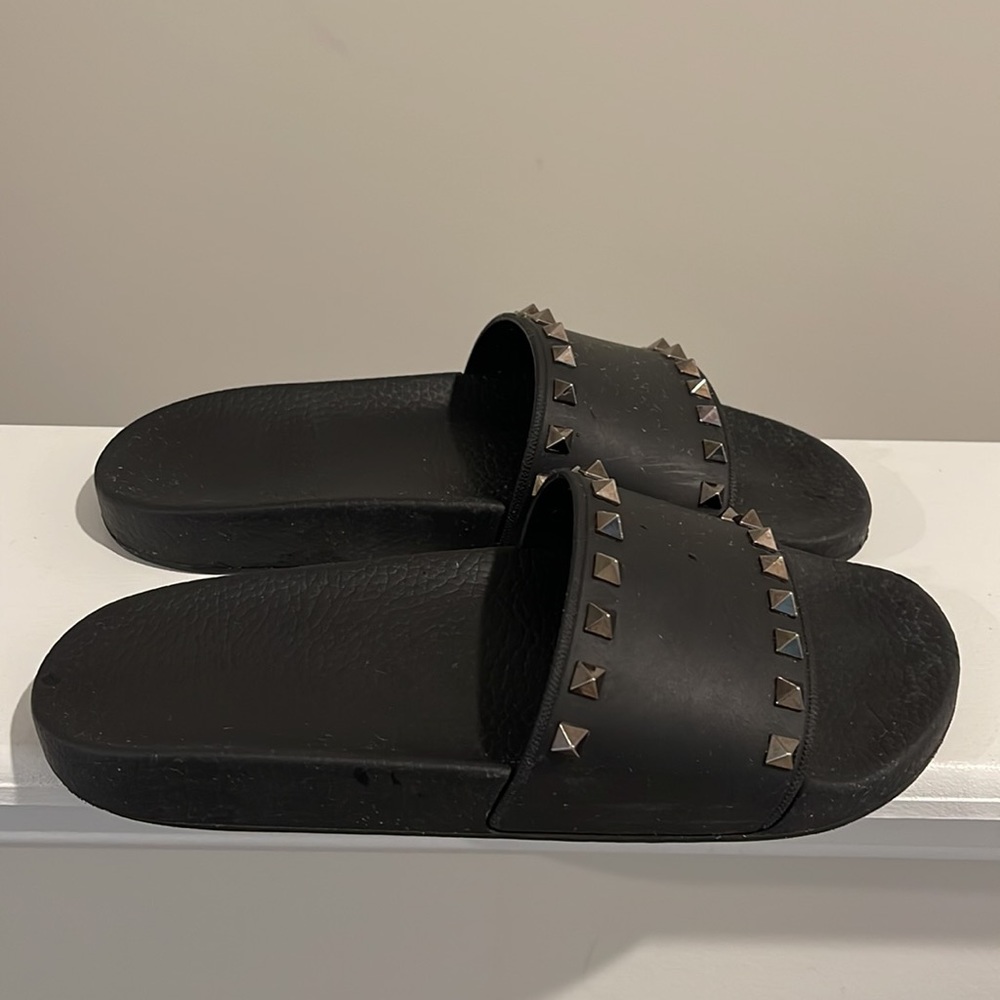 Valentino Black PVC Rockstud Pool Slides - Picture 12 of 14